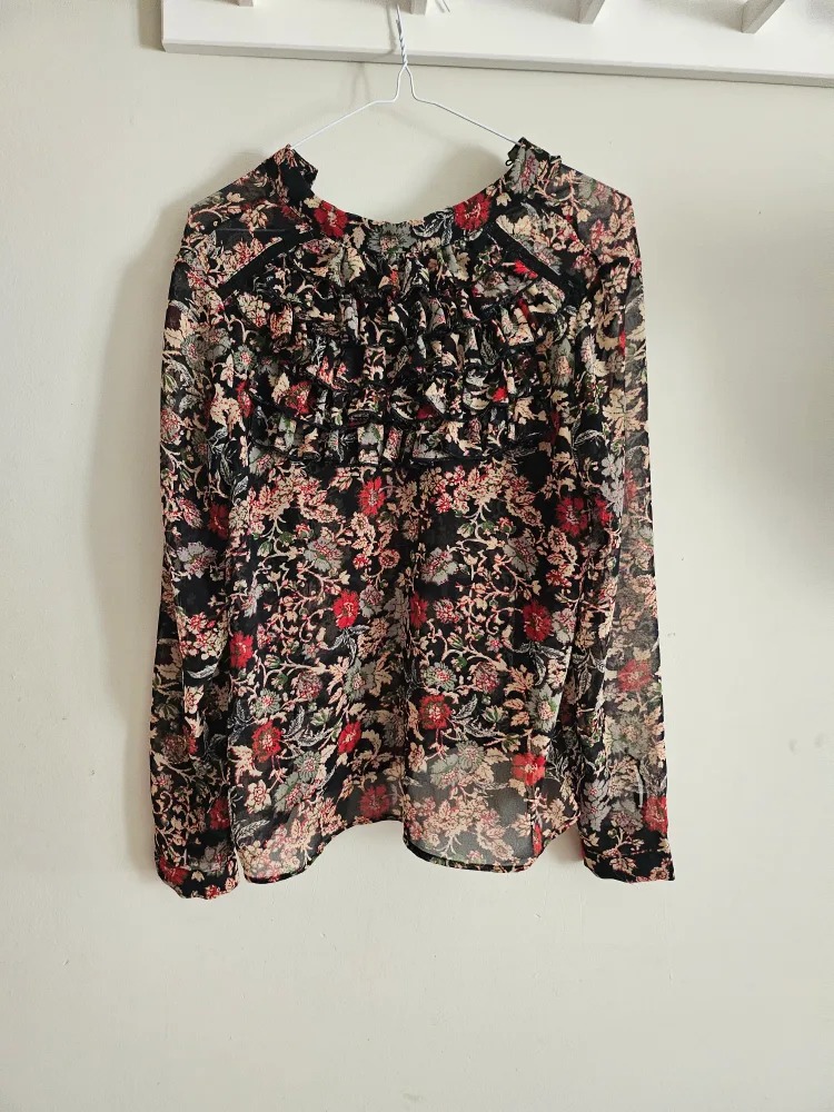 Floral Print Blouse - Black/Red 🇨🇦 thumbnail