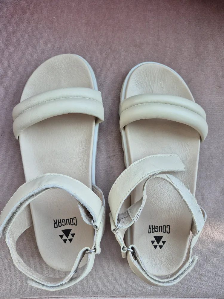 Cougar Nolo Sandals - Size 8M thumbnail