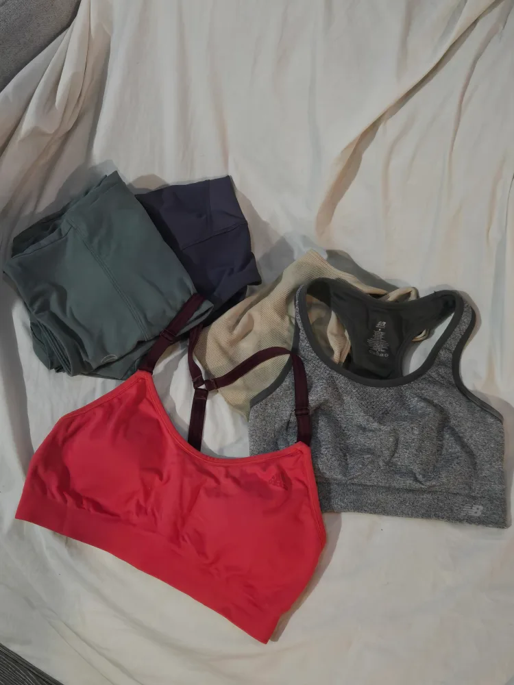 💞Womens Workout clothes bundle 🌹 Sports Bras & Leggings thumbnail