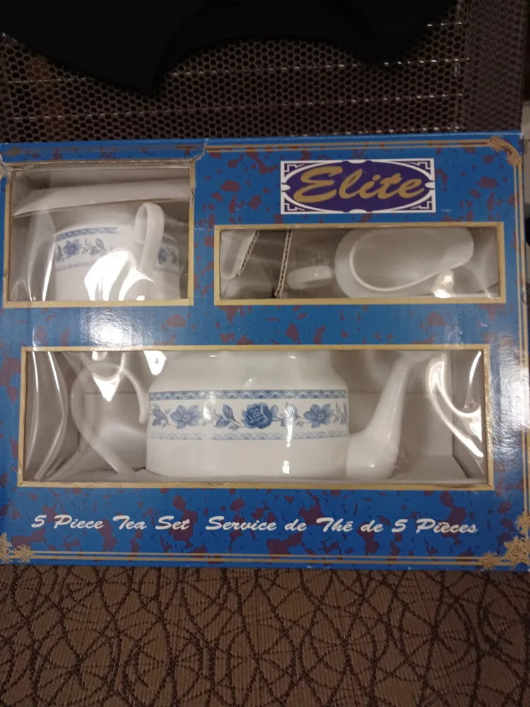Elite 5-Piece Tea Set (New in Box) thumbnail