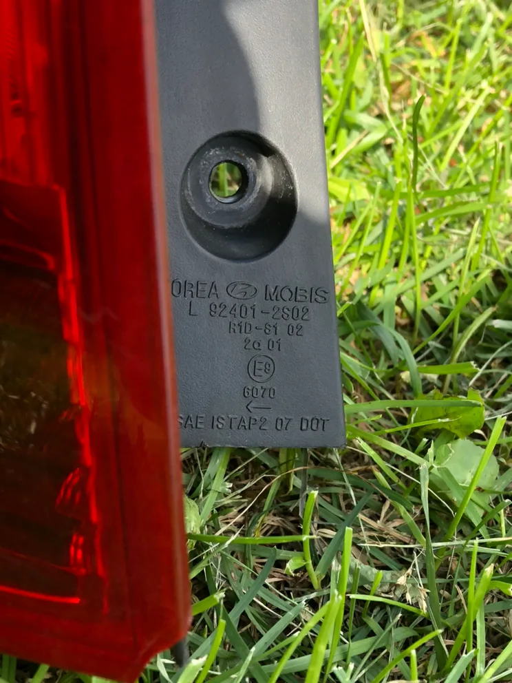 Orignal set of Hyundai Tucson 2010-2015 rear Tail lights image indicator(5)