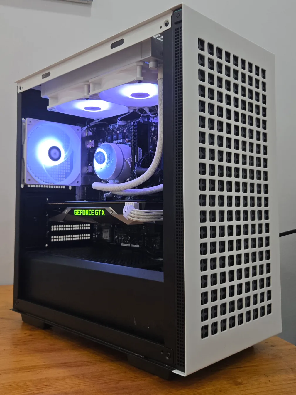 White PC Case with Fans thumbnail