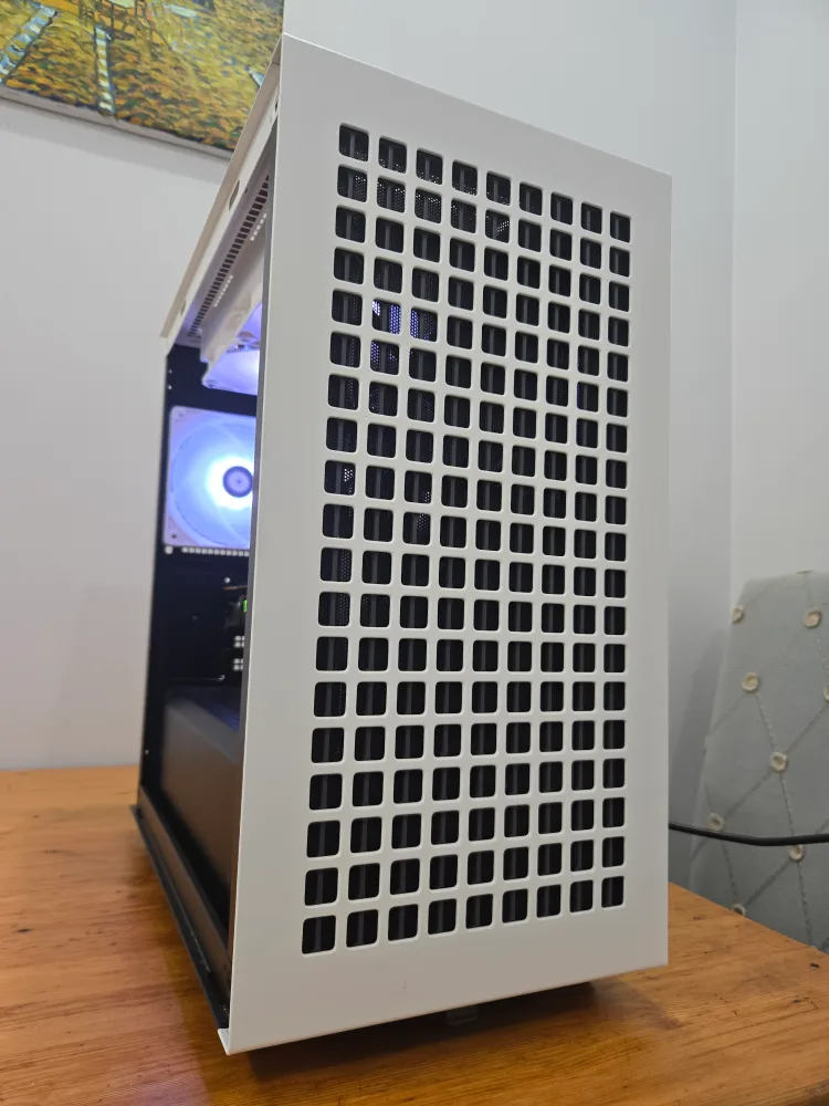 White PC Case with Fans image indicator(3)