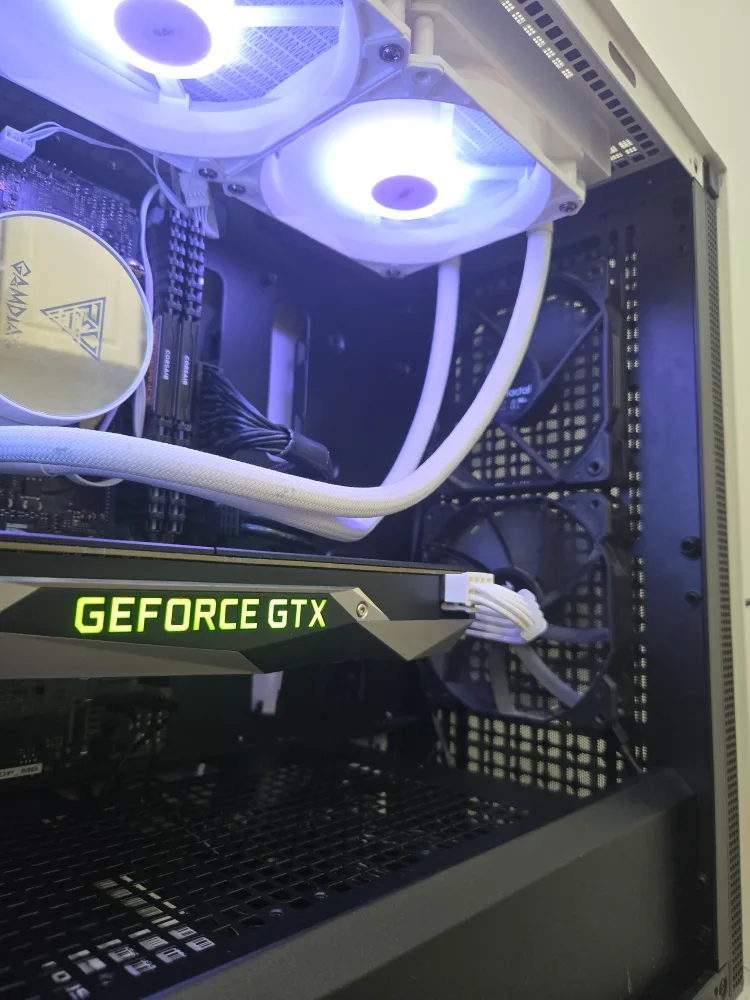 White PC Case with Fans image indicator(5)