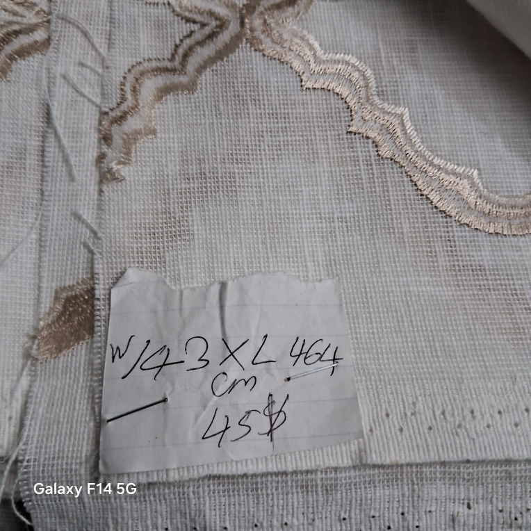 5 yards Beautiful embroidered fabric(pick up before friday) - photo 2