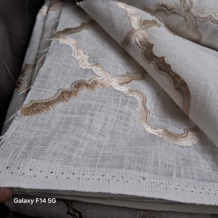 5 yards Beautiful embroidered fabric(pick up before friday) - photo 3