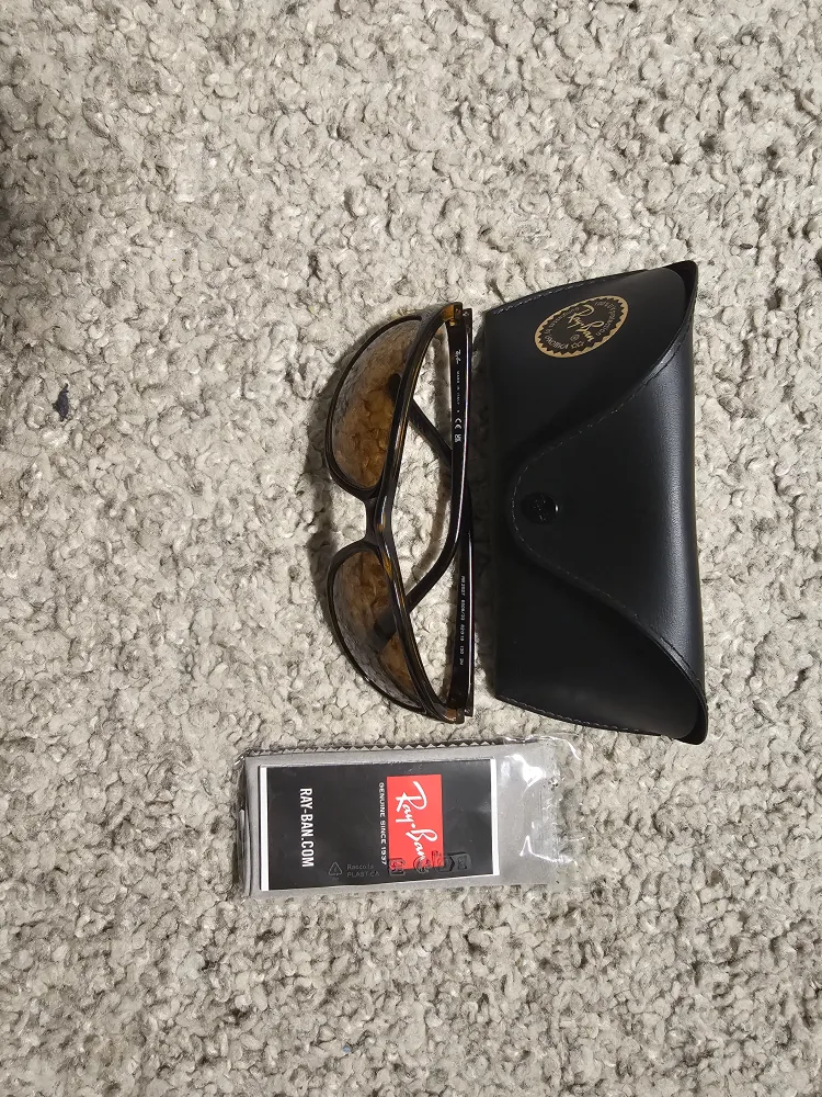 New Ray-Ban Sunglasses with Case RB 2027 thumbnail