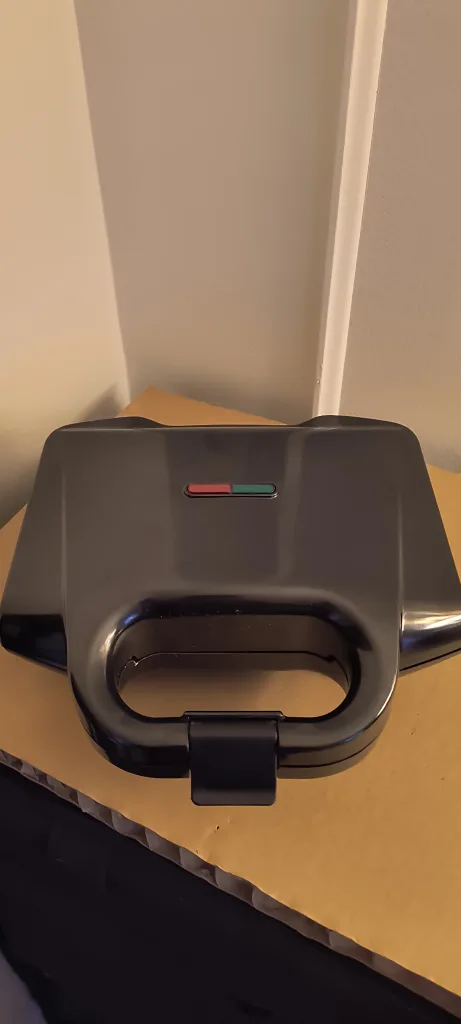 Amazon Basics Waffle Maker - 2 Slices image indicator(2)