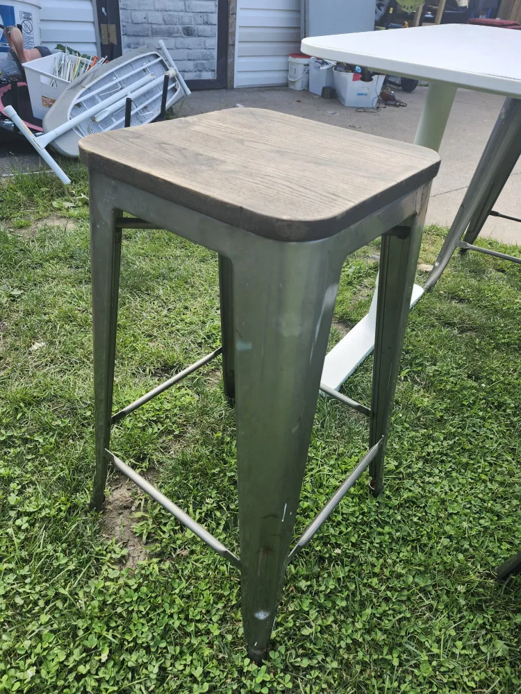 Dining Table and 4 Stools image indicator(3)