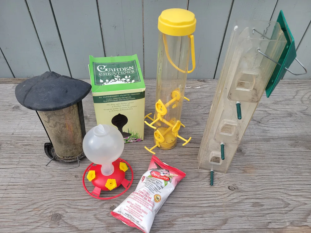 Bird Feeders - Garden Creations, Perky-Pet image indicator(6)