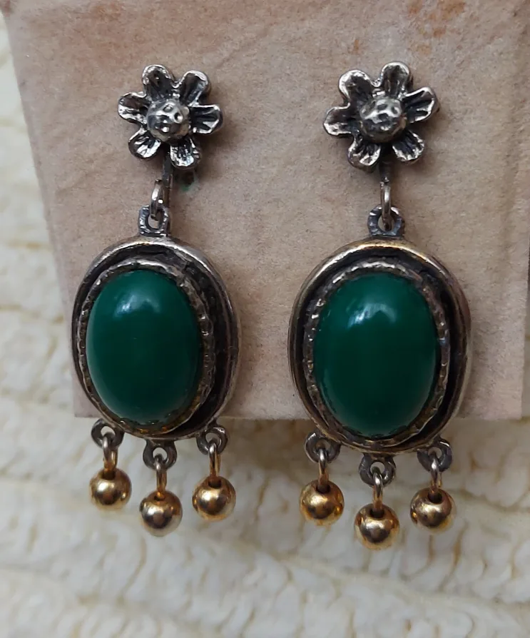 Vintage Green Stone Dangle Clip-On Earrings thumbnail