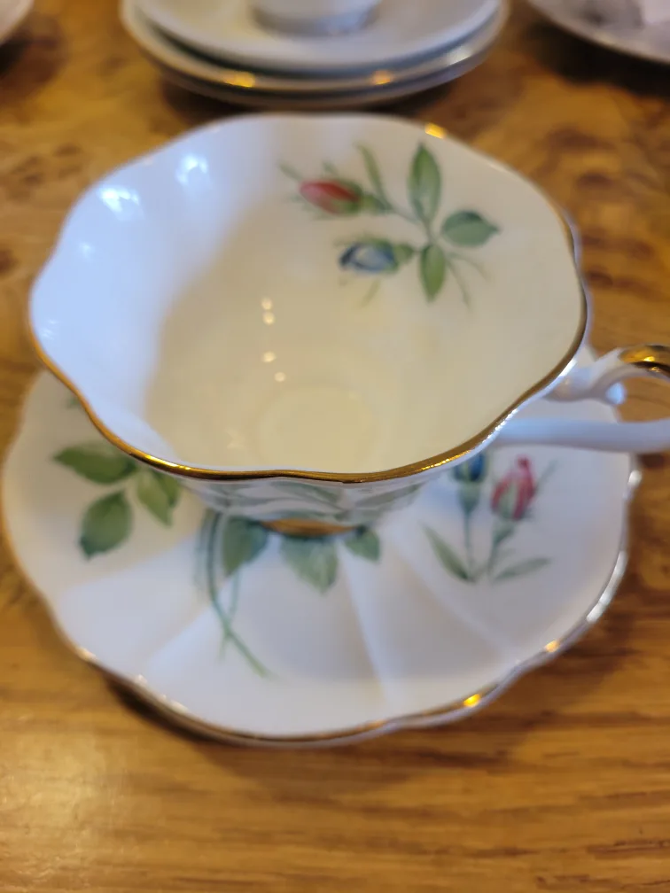Royal Imperial Bone China Teacup and Saucer🇨🇦 thumbnail
