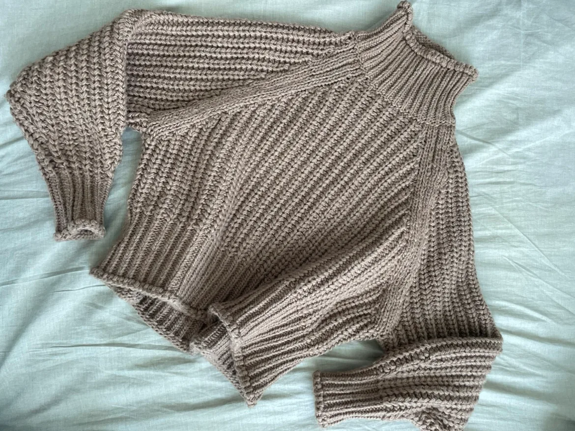 H&M Brown Knit Sweater - Size Small thumbnail