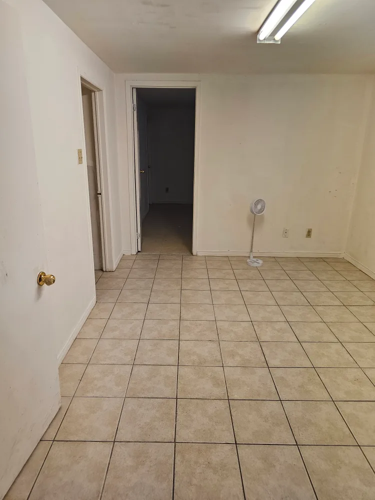 Basement for rent image indicator(2)