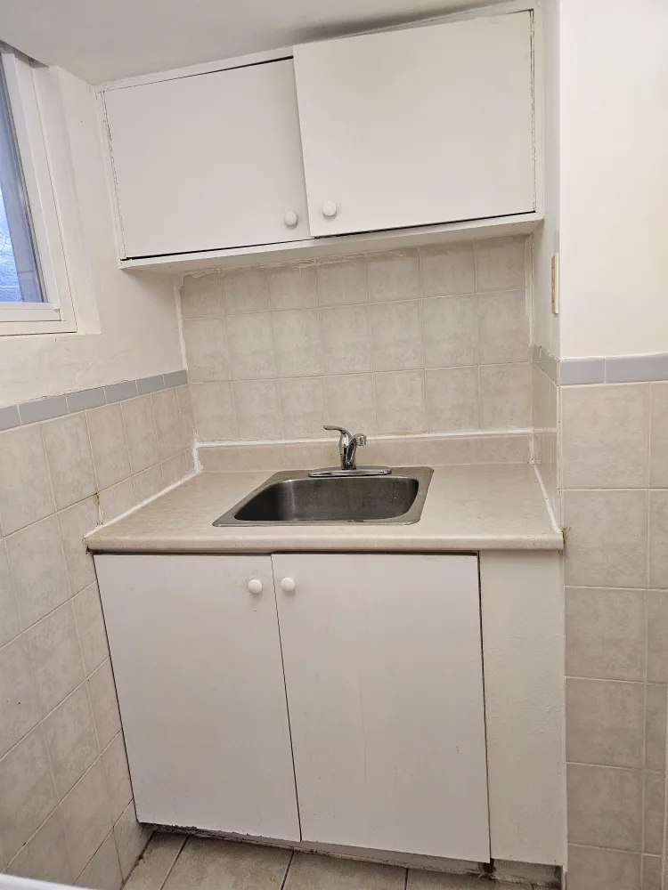 Basement for rent image indicator(4)