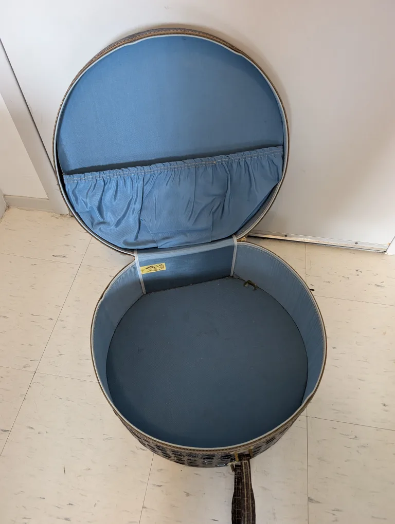 Vintage Brown Croc-Embossed Hat Box image indicator(6)