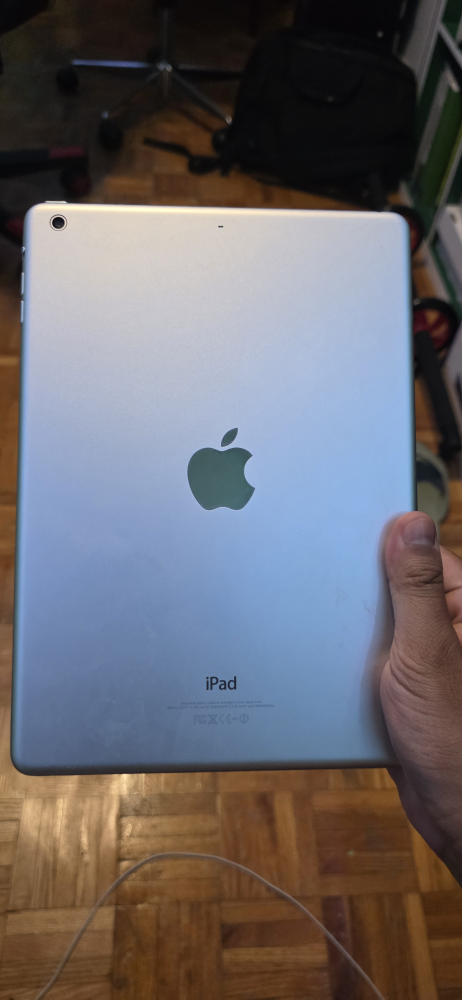 Apple iPad - photo 2