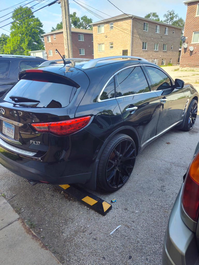 Infiniti FX37 Black SUV - photo 2