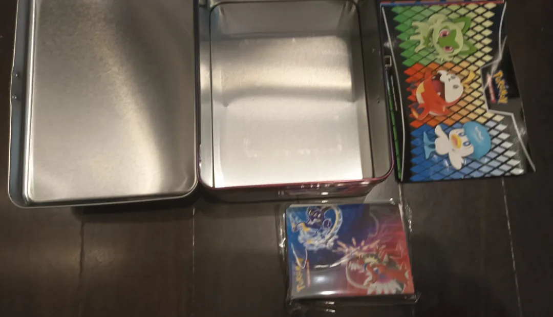 Pokémon Trading Card Game Tin with Sleeves image indicator(2)