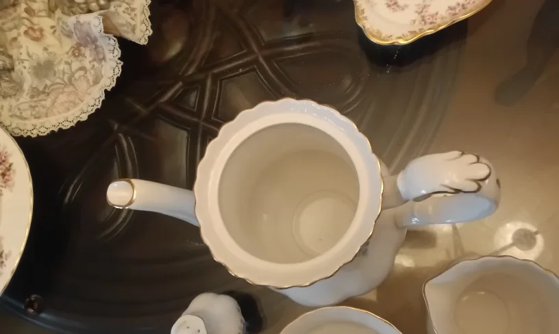 Royal Albert " Memory Lane " Collection image indicator(3)