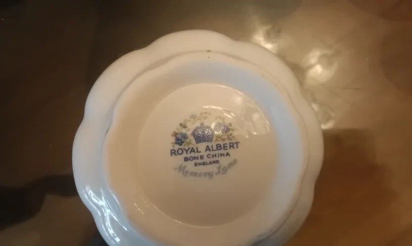 Royal Albert " Memory Lane " Collection image indicator(5)