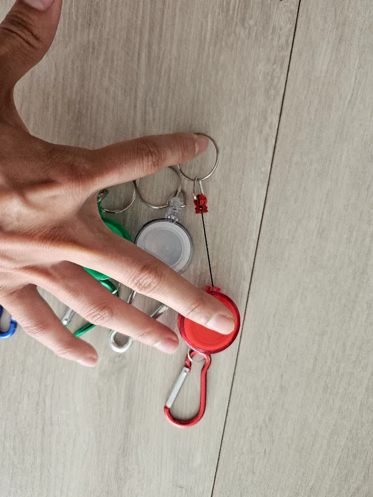 Retractable Badge Reel with Carabiner Clip image indicator(2)