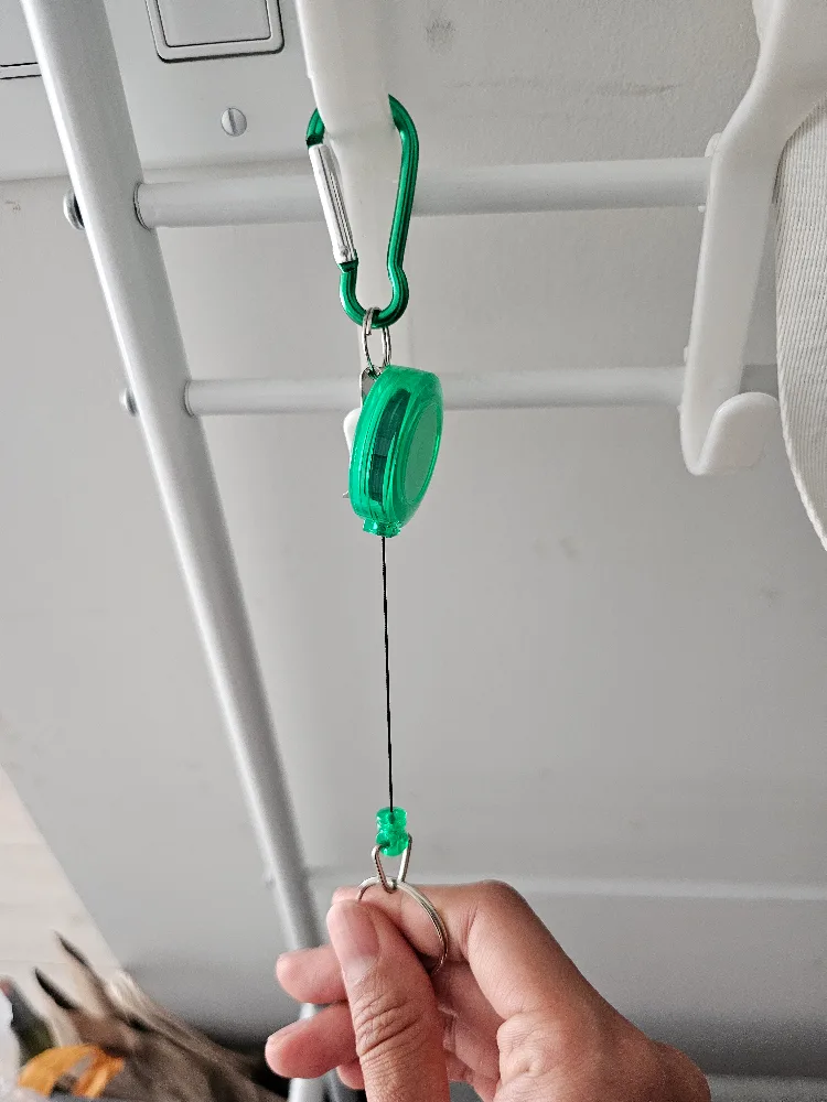 Retractable Badge Reel with Carabiner Clip image indicator(3)