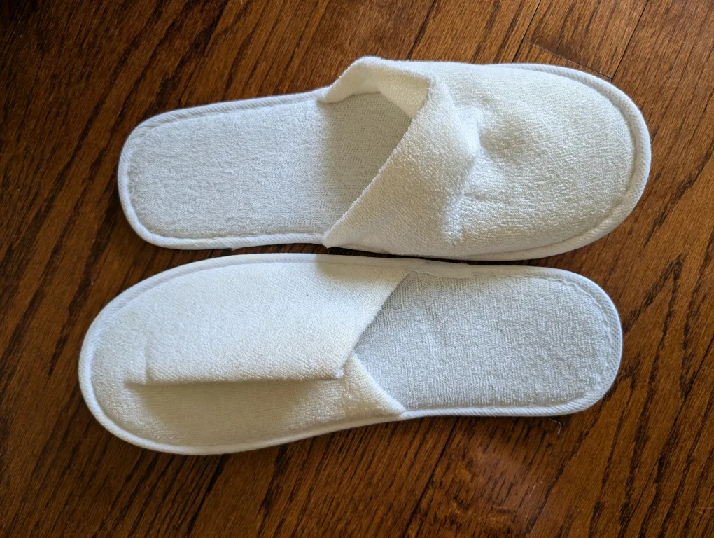 White Terry Cloth Slipper 🇨🇦 thumbnail