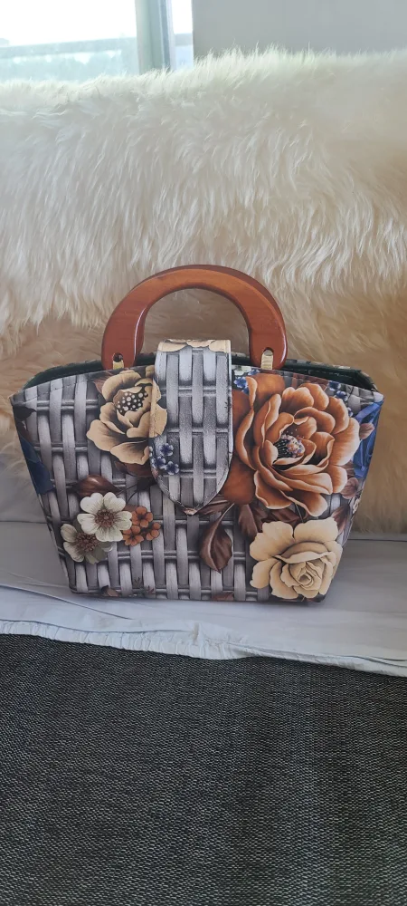 Handpainted Bag with Wooden Handles image indicator(3)