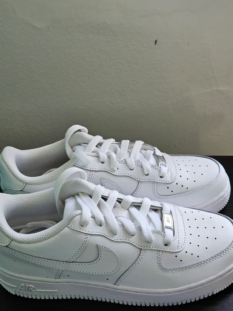 New) Nike Air Force 1(GS)5.5Y Low White Sneakers thumbnail