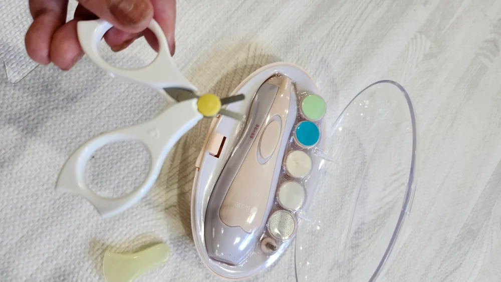Electric Baby Nail Trimmer Kit & Baby scissors image indicator(4)