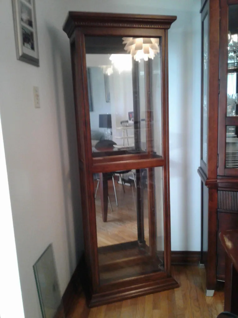 Beautiful curio display cabinet -- pickup Duff & Eg thumbnail