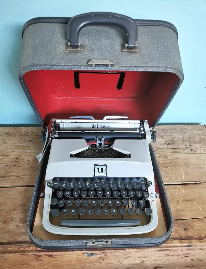 Vintage Typewriter thumbnail