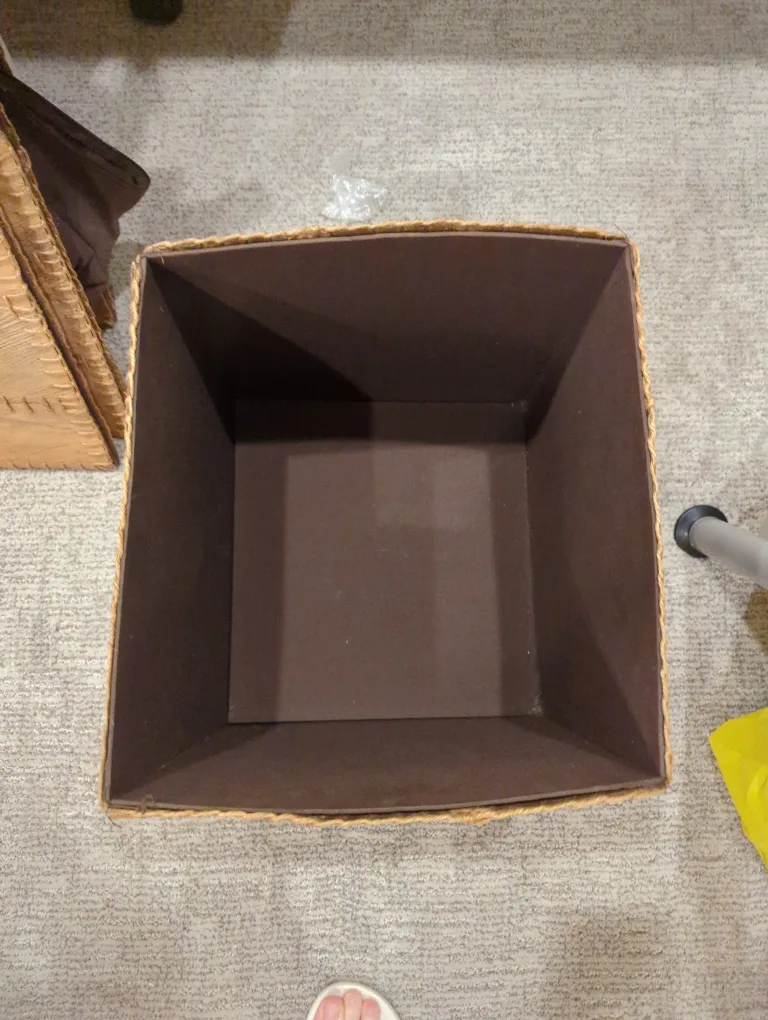 7 Wicker Storage Box with Brown Interior image indicator(2)