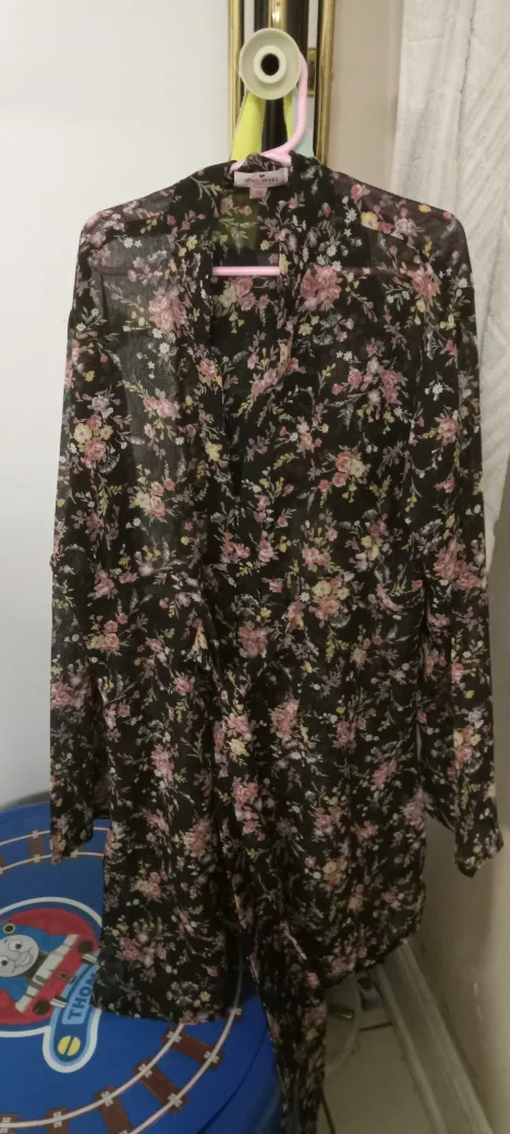 Beauti Floral Blouse - Size 14 🇨🇦 thumbnail
