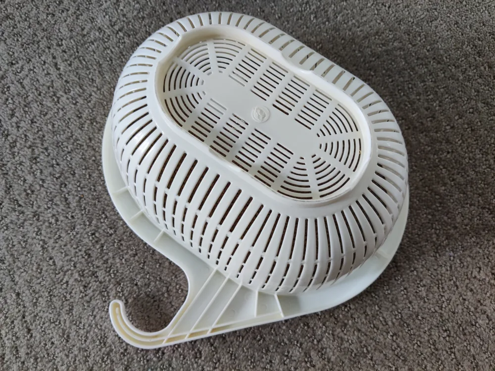 Colander / Strainer - White Oval with Hanging Hook image indicator(4)