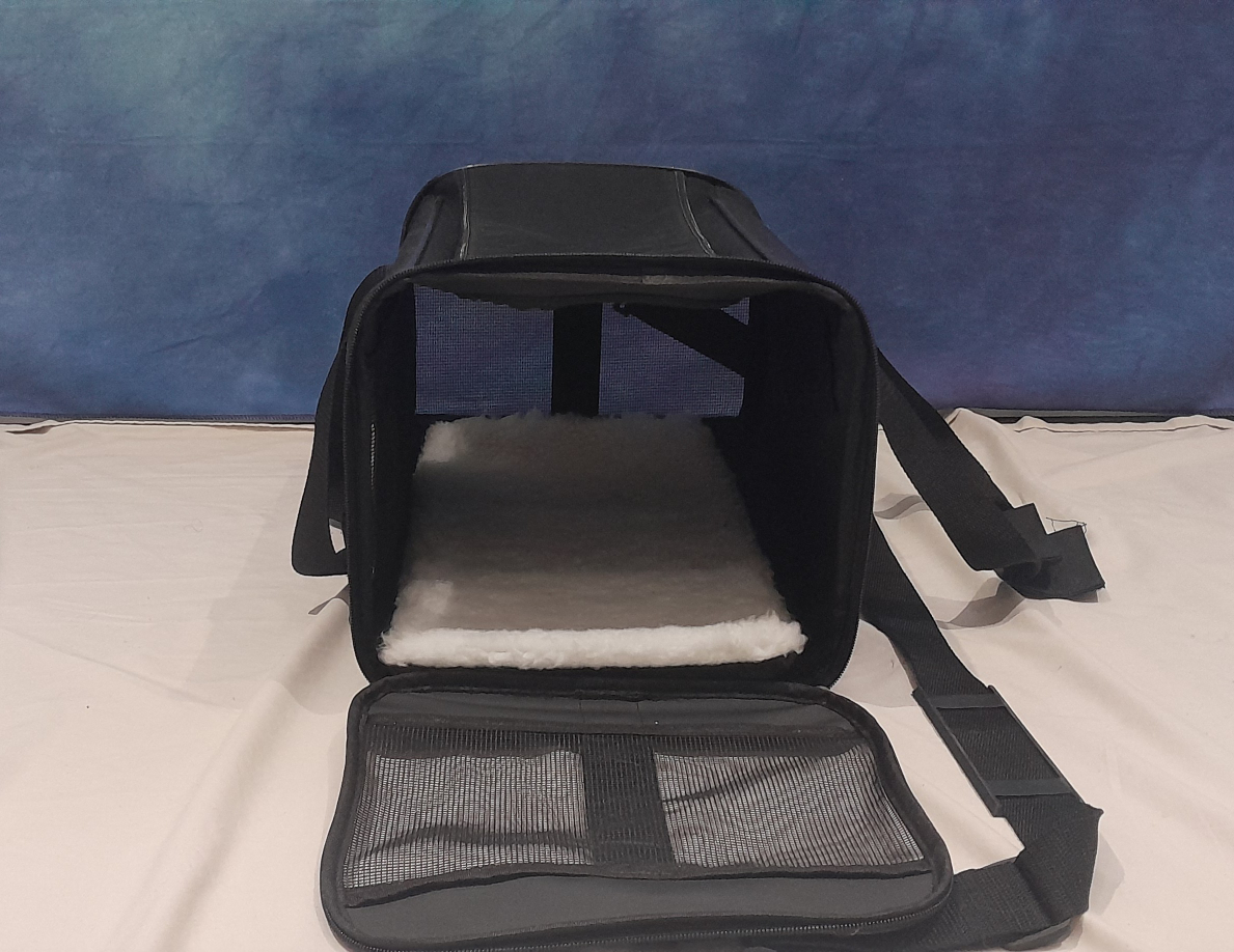 Pet Carrier - Good Condition - photo 2