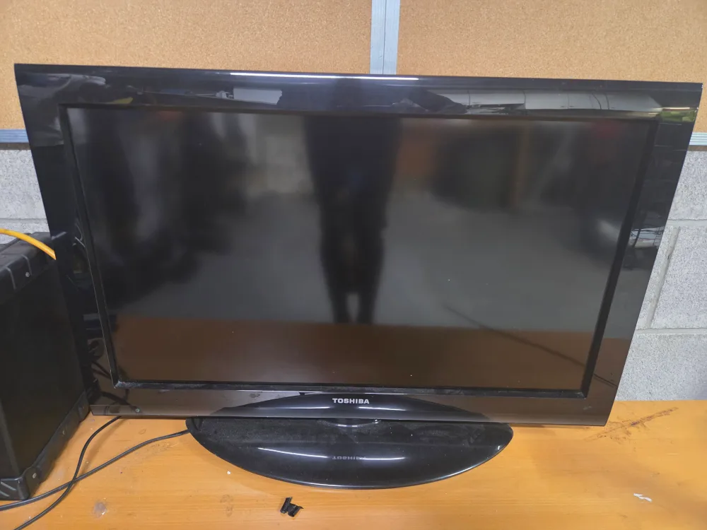 🇨🇦 Toshiba Flat Screen TV - Black thumbnail