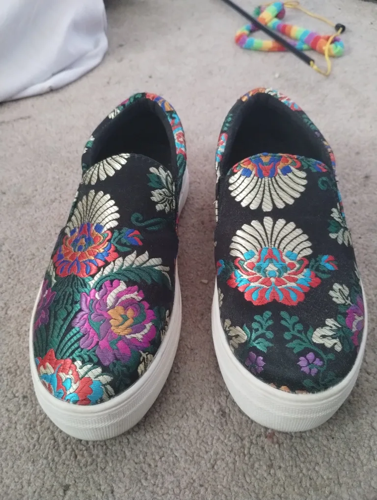 Floral Slip-On Shoes Size 5 1/2 thumbnail