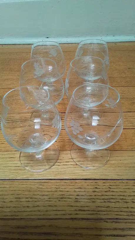 Set of 6 Brandy Glasses with Grapevine Design image indicator(2)