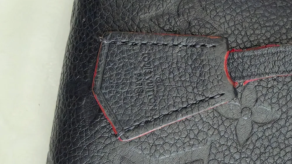 Louis Vuitton Leather Wallet image indicator(4)