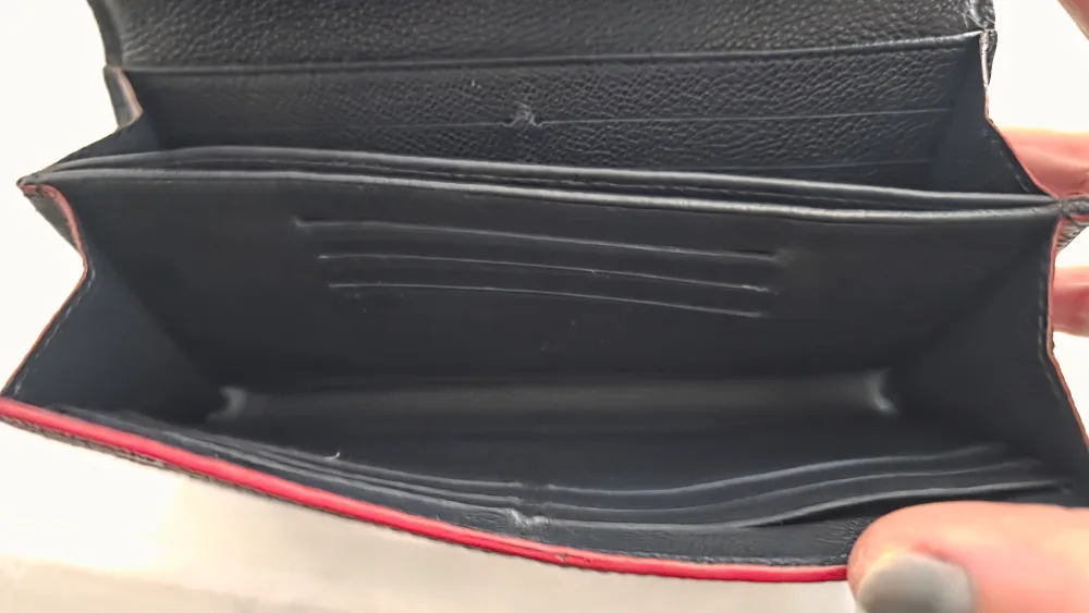 Louis Vuitton Leather Wallet image indicator(6)