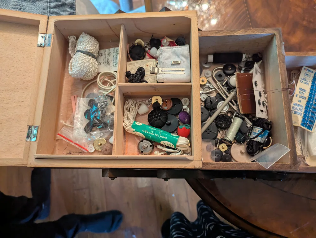 🇨🇦Vintage Wooden Sewing Box with Supplies image indicator(5)