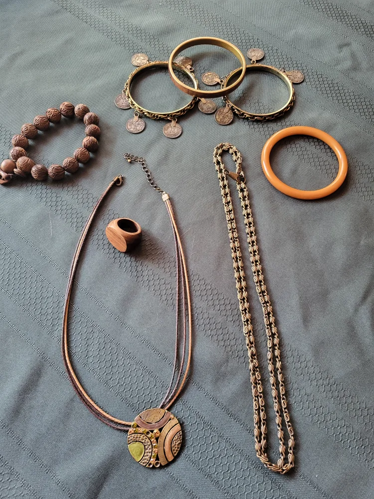 Necklaces, Bracelets & Ring Lot Set of 8 thumbnail