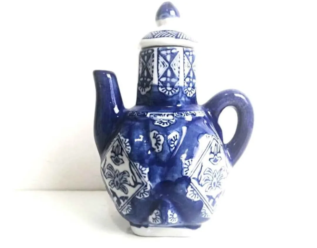 Teapot ~ Decorative Blue & White Ceramic Teapot ~ DécorKitchen image indicator(2)