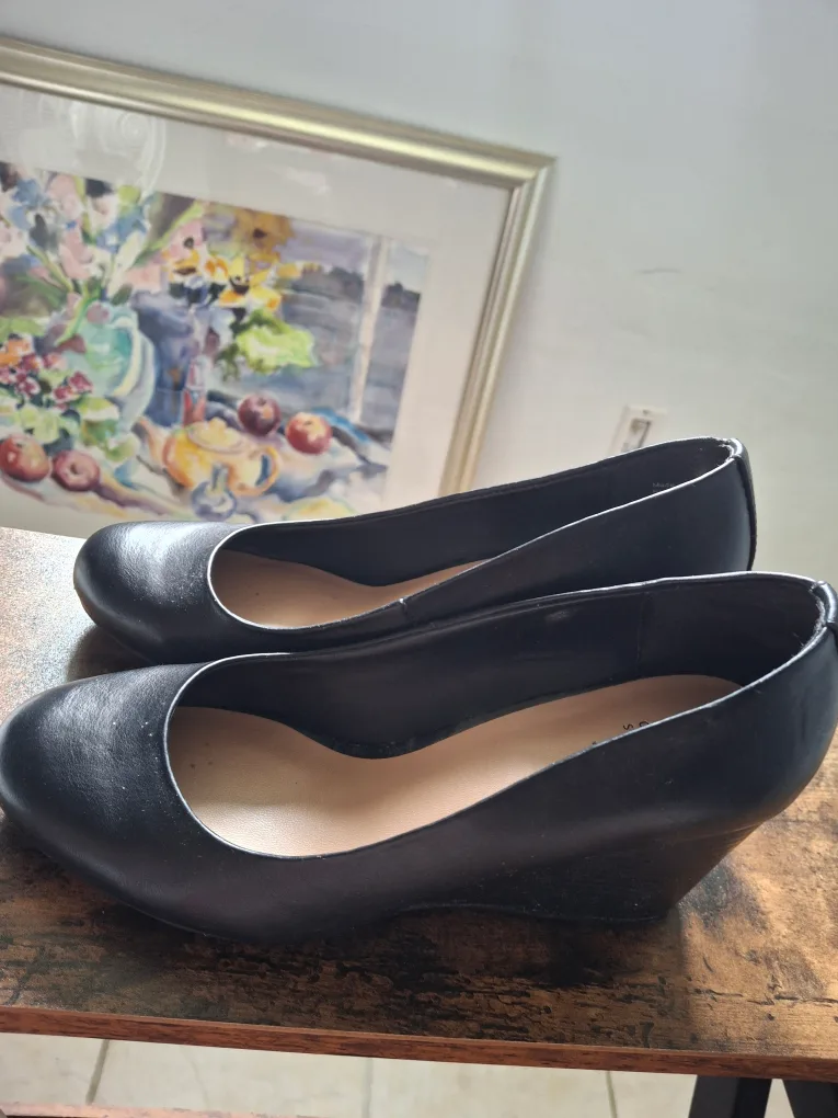 Call It Spring Black Wedge Shoes - Size 7 image indicator(3)