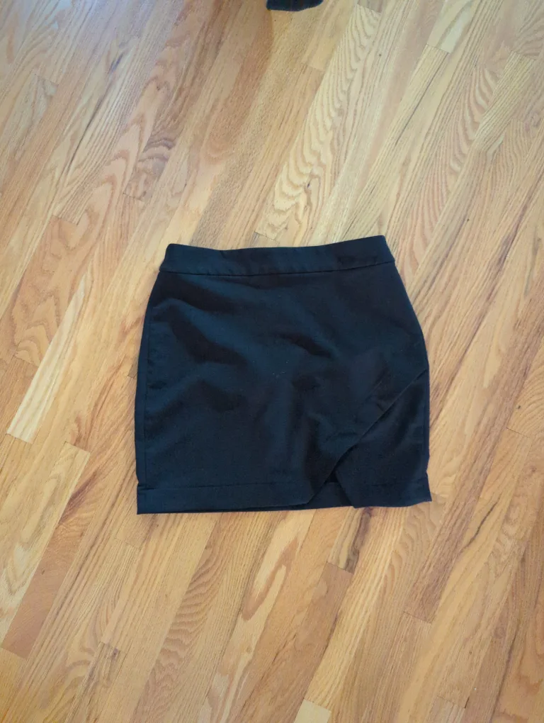 Dynamite Black Skirt 🇨🇦 thumbnail