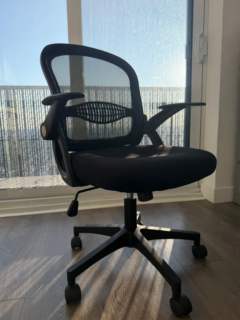 Gerttrony Black Mesh Office Chair thumbnail