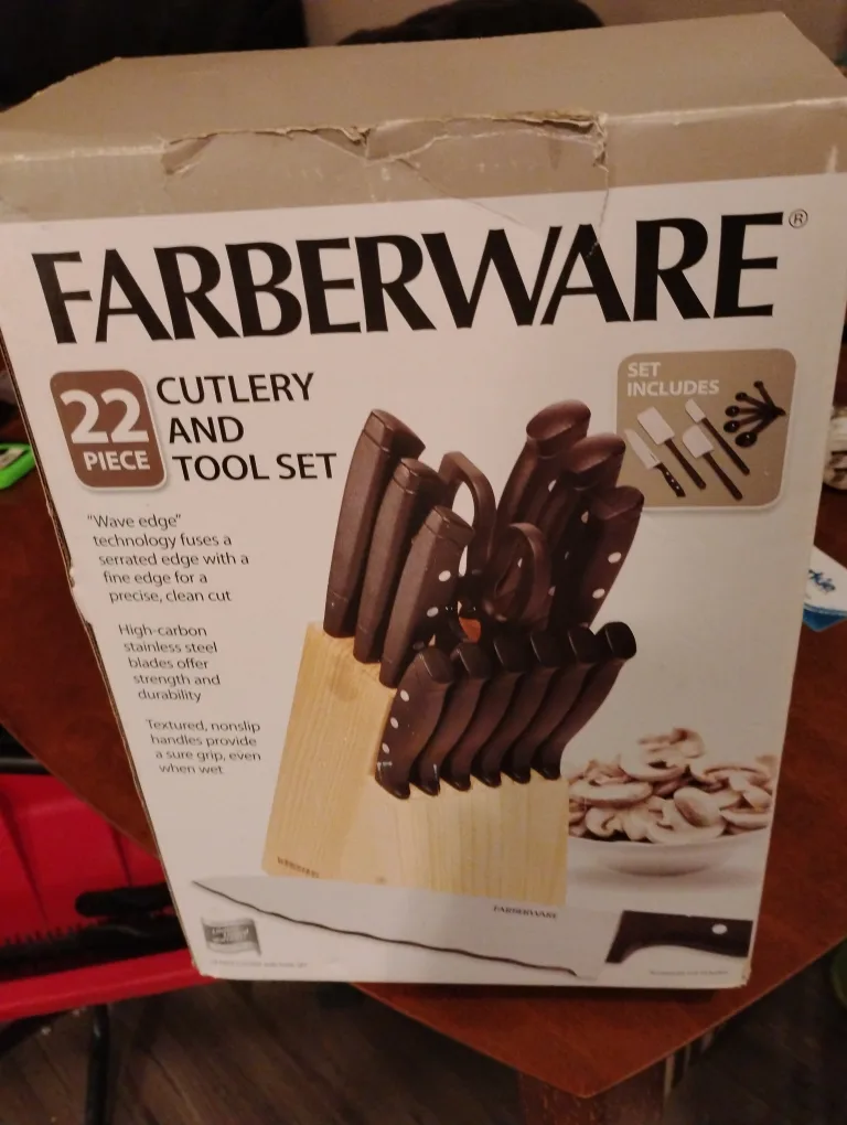 Farberware 22-Piece Cutlery and Tool Set thumbnail