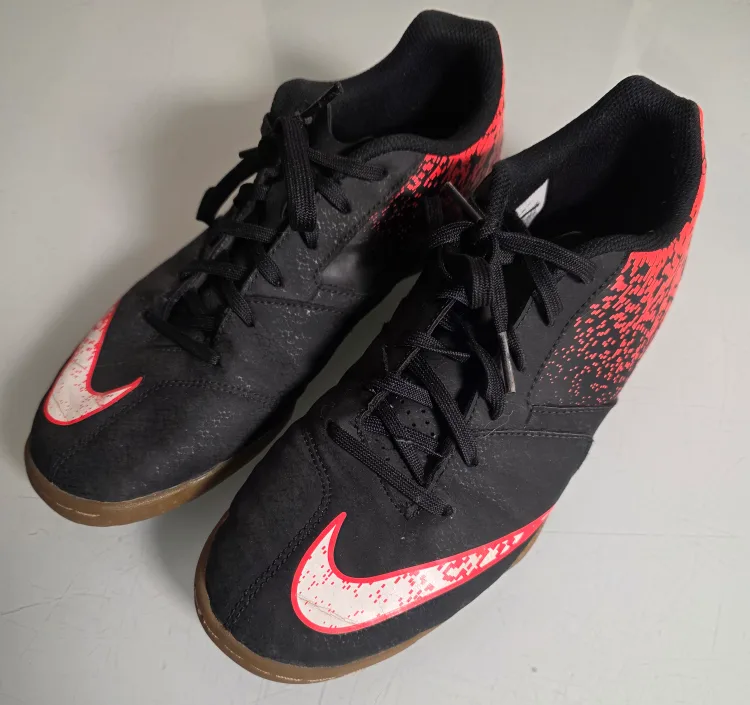Nike Bombax Indoor Soccer Shoes Size 7.5 thumbnail